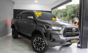 TOYOTA HILUX 2.8 D-4D TURBO DIESEL CD SRX PLUS 4X4 AUTOMÁTICO