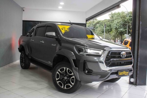 TOYOTA HILUX 2.8 D-4D TURBO DIESEL CD SRX PLUS 4X4 AUTOMÁTICO